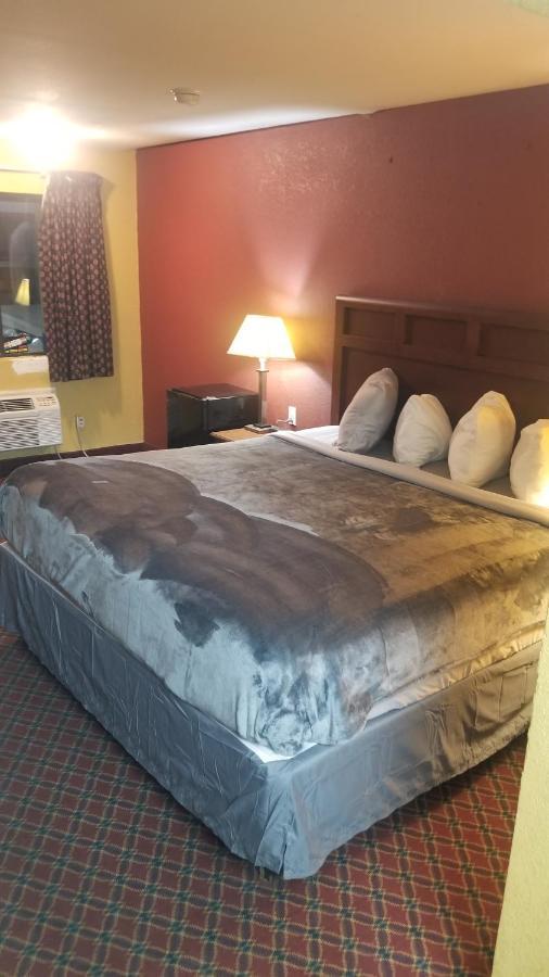 Hotel King Bed Hotel Room 110 Wi-Fi Booking สติลวอเตอร์ ภายนอก รูปภาพ