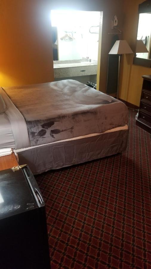 Hotel King Bed Hotel Room 110 Wi-Fi Booking สติลวอเตอร์ ภายนอก รูปภาพ