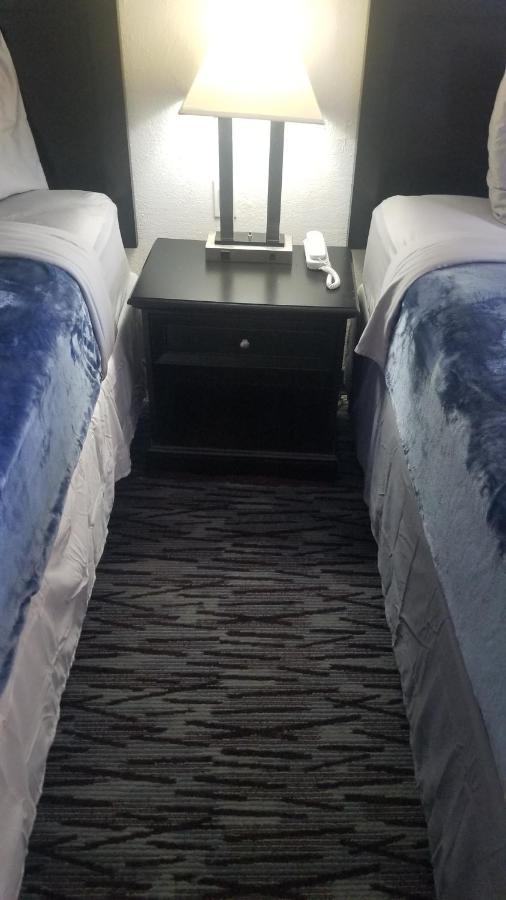 Hotel King Bed Hotel Room 110 Wi-Fi Booking สติลวอเตอร์ ภายนอก รูปภาพ